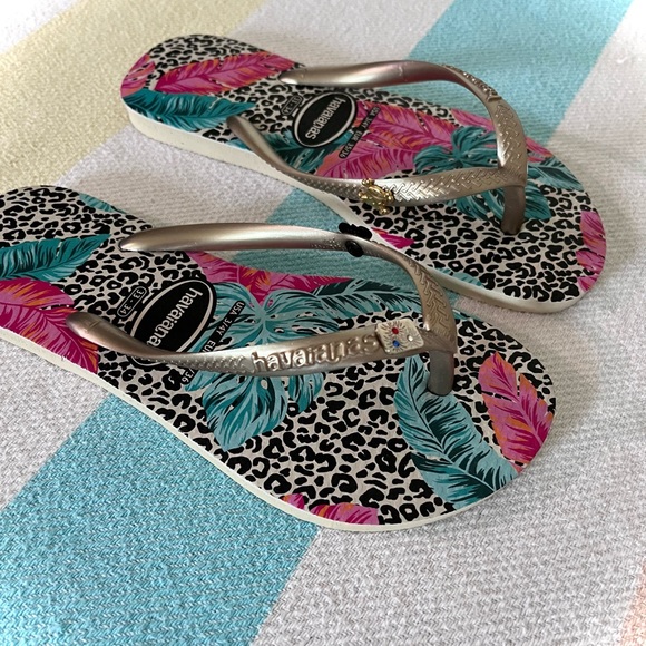 Havaianas Girl Sandals with custom pins - Picture 4 of 5